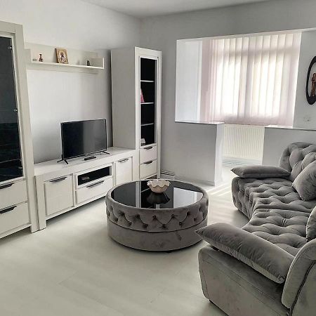 Апартаменти White & Elegant Luxury Apartament Крайова Екстер'єр фото