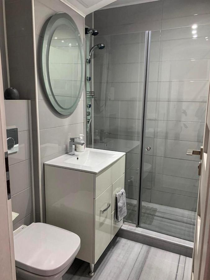 Апартаменти White & Elegant Luxury Apartament Крайова Екстер'єр фото