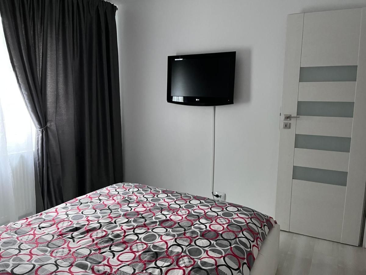 Апартаменти White & Elegant Luxury Apartament Крайова Екстер'єр фото