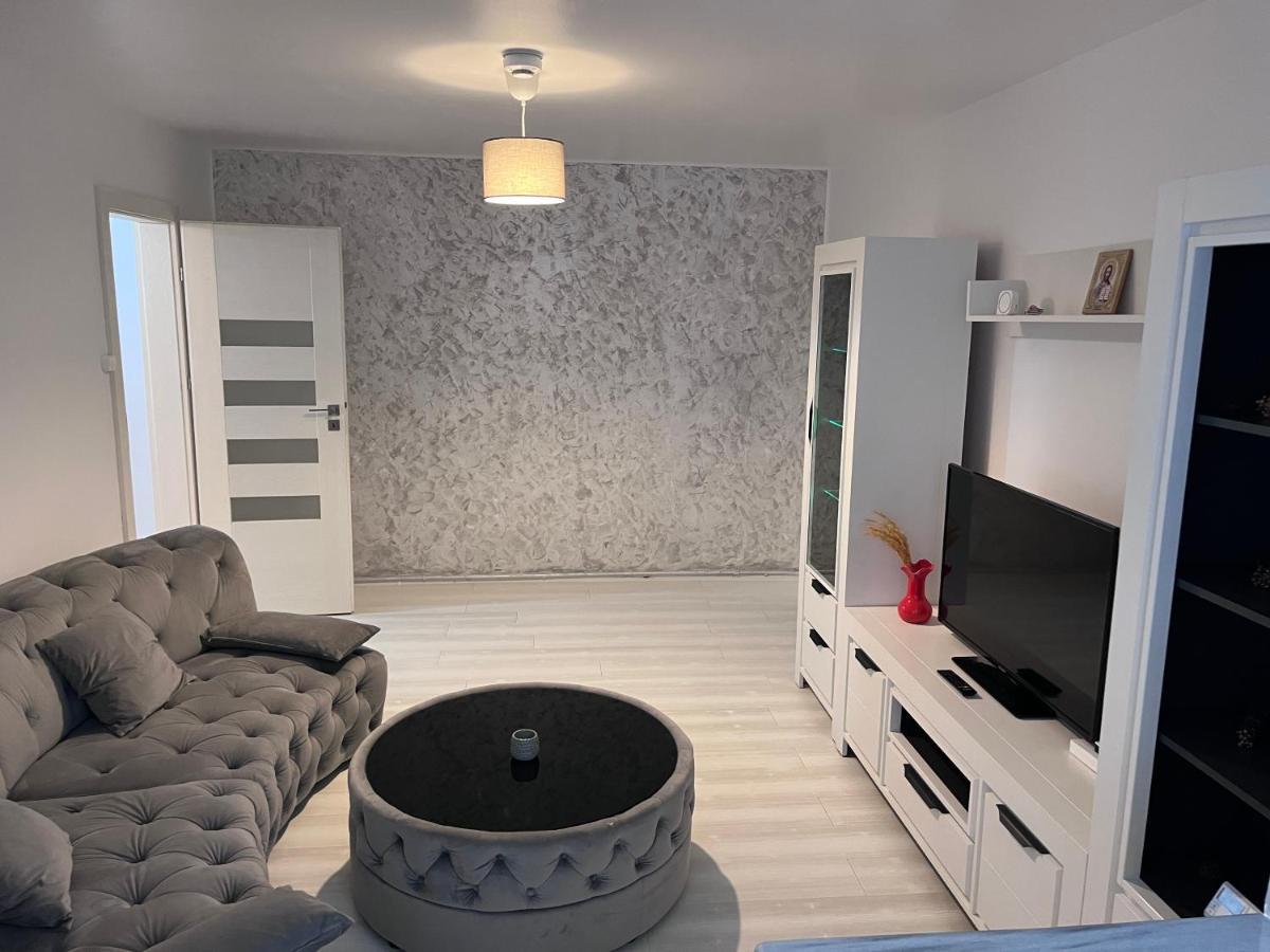 Апартаменти White & Elegant Luxury Apartament Крайова Екстер'єр фото